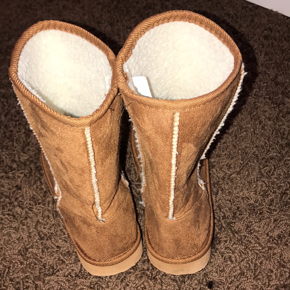 Boots - Picture 3 of 4